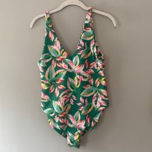 Skatie One Piece NWOT size L